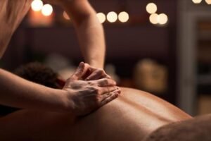 Massage douche sensuelle à paris homme et femme nus sous la douche