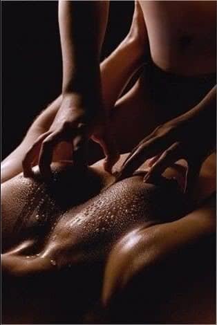 Massage bien-être et naturiste en chambre d'hôtel de luxe