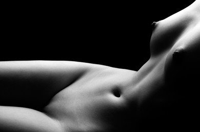 femme nue massage sensuel naturiste à Paris